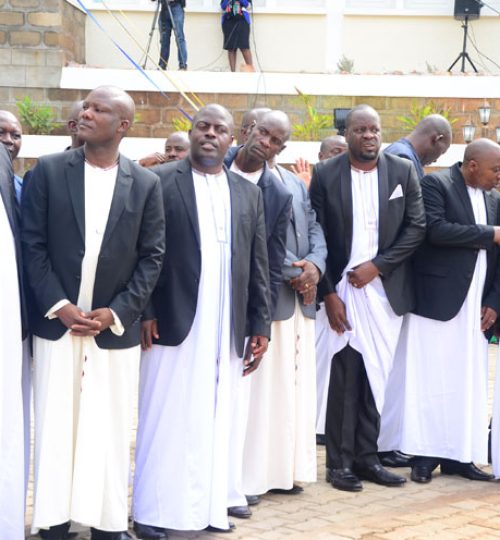 Buganda-officials-dressed-in-Kanzus